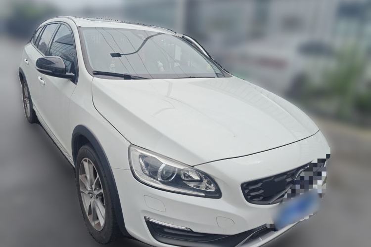 Used Volvo V60 2016 Cross Country T6 AWD Front Right 45 Deg