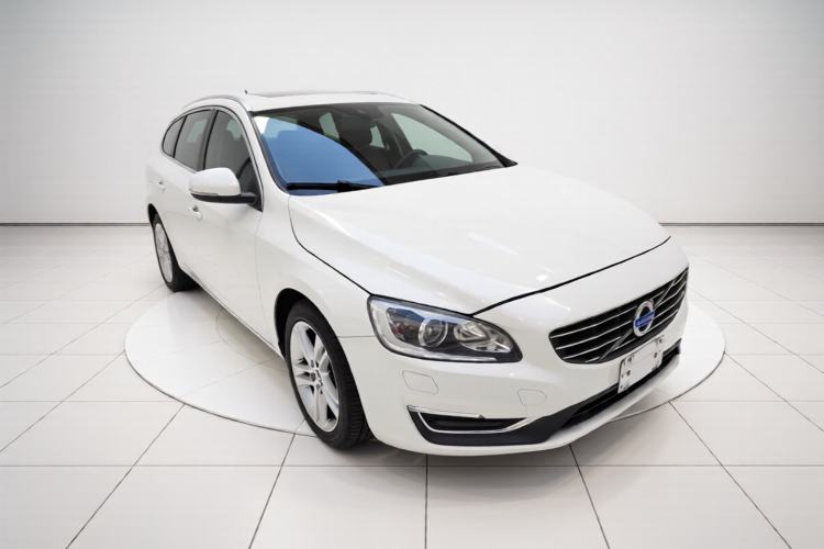 Used Volvo V60 2016 T5 Zhiya Edition Front Right 45 Deg