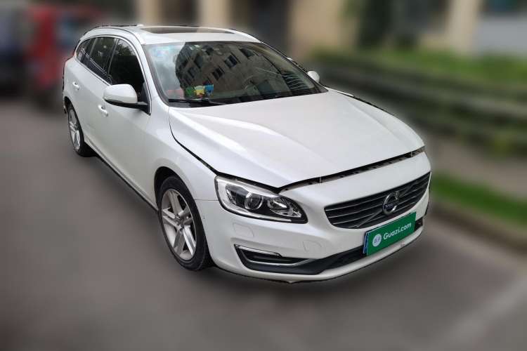 Used Volvo V60 2016 T5 Zhiya Edition Front Right 45 Deg