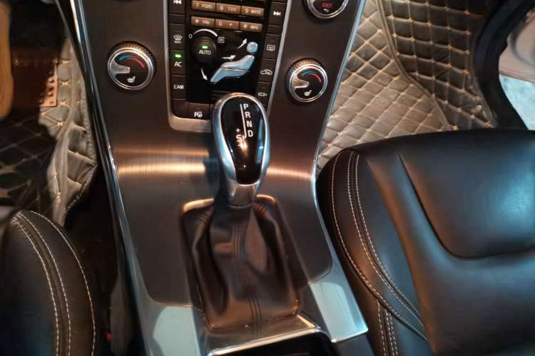 Used Volvo V60 2016 T5 Zhiya Edition Gear Lever