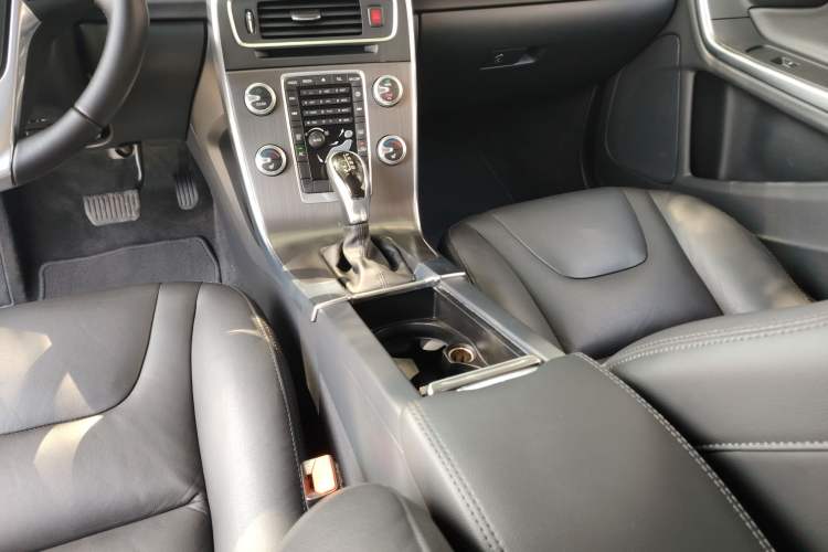Used Volvo V60 2016 T5 Zhiyi Edition Gear Lever