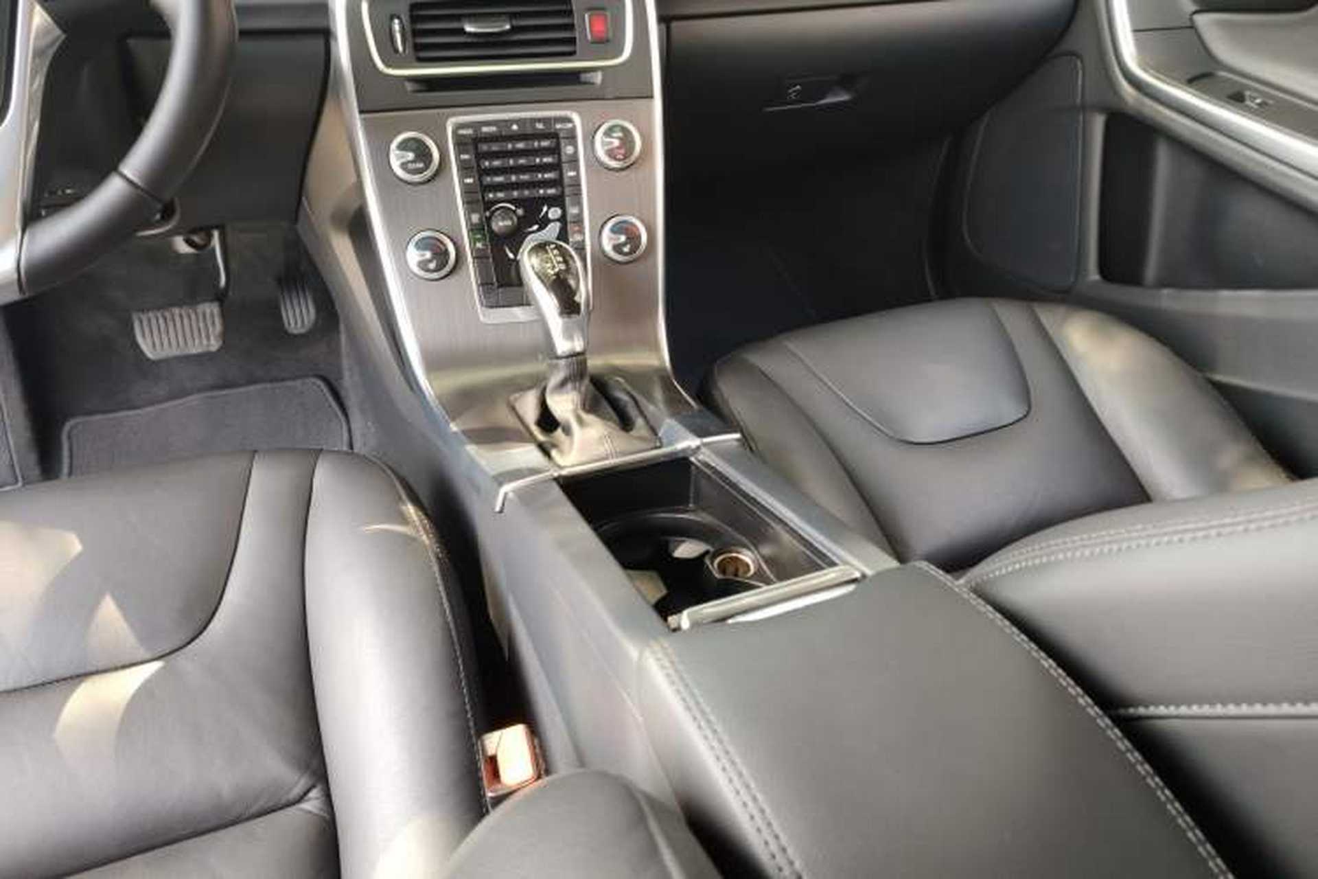 Used Volvo V60 2016 T5 Zhiyi Edition Gear Lever