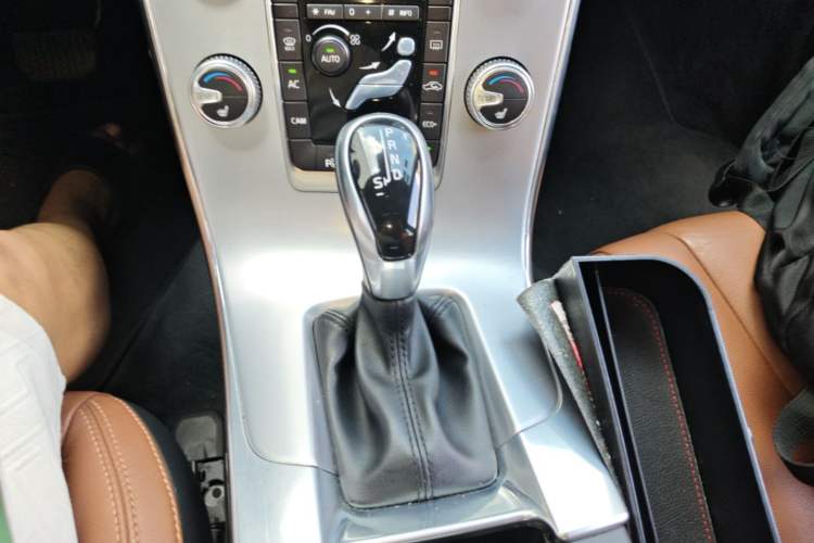 Used Volvo V60 2016 T5 Zhiya Edition Gear Lever