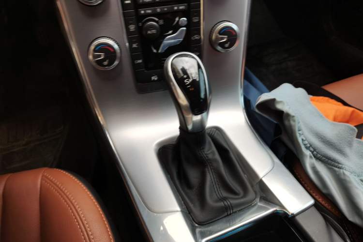 Used Volvo V60 2016 T5 Zhiya Edition Gear Lever