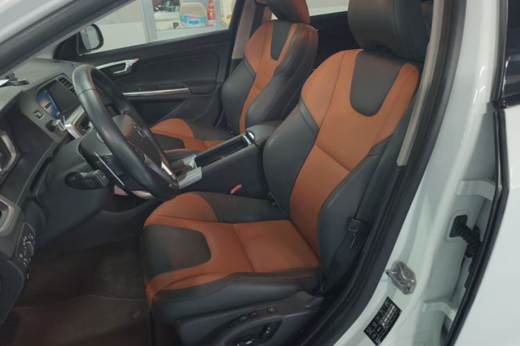 Used Volvo V60 2016 Cross Country T6 AWD Left Front Seat