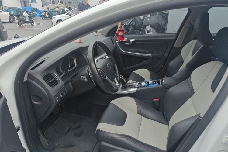 Used Volvo V60 2016 Cross Country T6 AWD Left Front Seat
