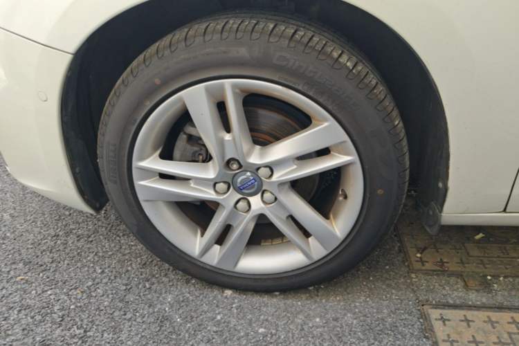 Used Volvo V60 2016 T5 Zhiya Edition Left Front Wheel Hub