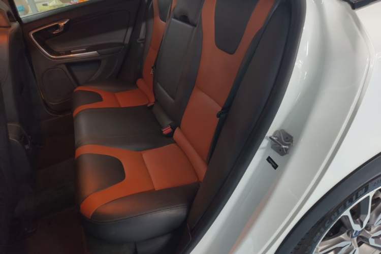 Used Volvo V60 2016 Cross Country T6 AWD Left Rear Seat