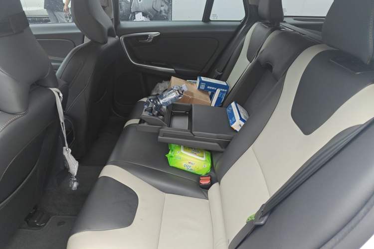 Used Volvo V60 2016 Cross Country T6 AWD Left Rear Seat