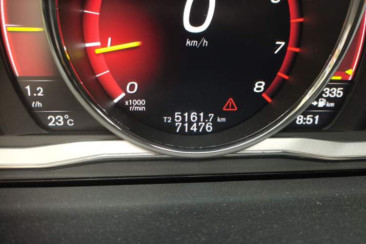 Used Volvo V60 2016 T5 Zhiya Edition Odometer Close Up