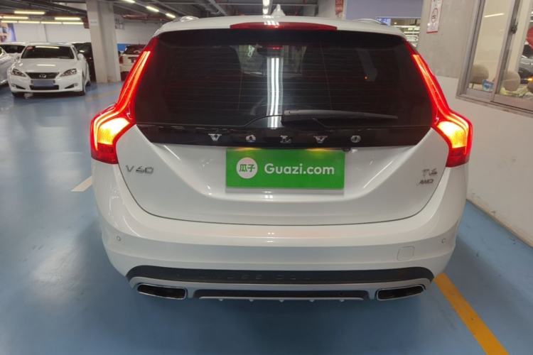 Used Volvo V60 2016 Cross Country T6 AWD Rear