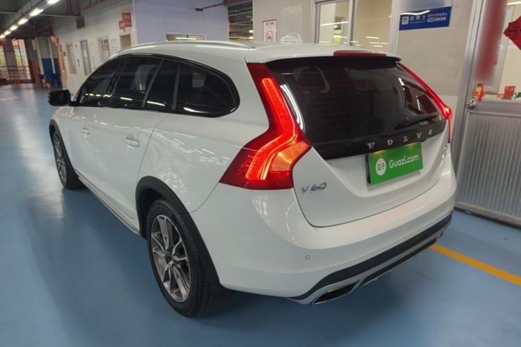 Used Volvo V60 2016 Cross Country T6 AWD Rear Left 45 Deg