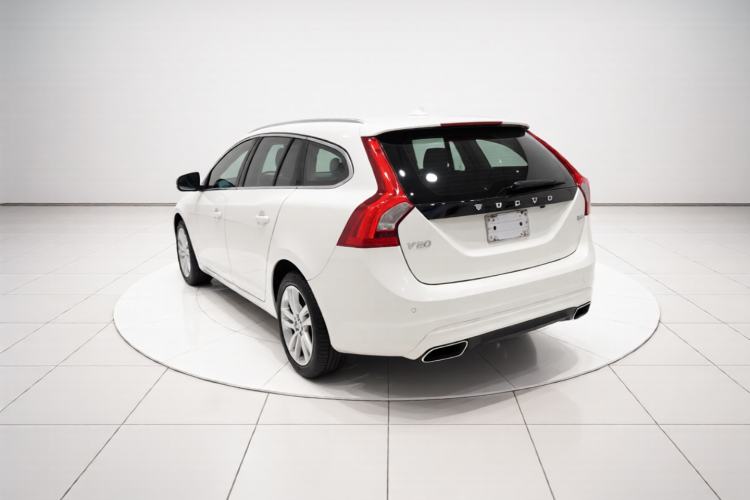 Used Volvo V60 2016 T5 Zhiya Edition Rear Left 45 Deg