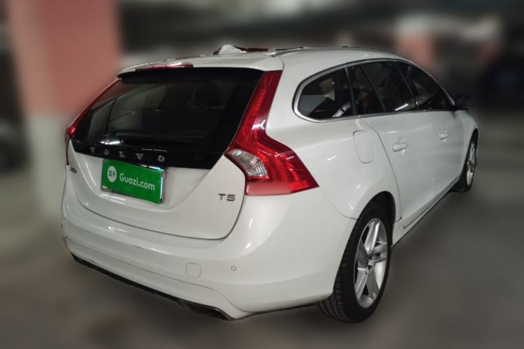 Used Volvo V60 2016 T5 Zhiya Edition Rear Right 45 Deg