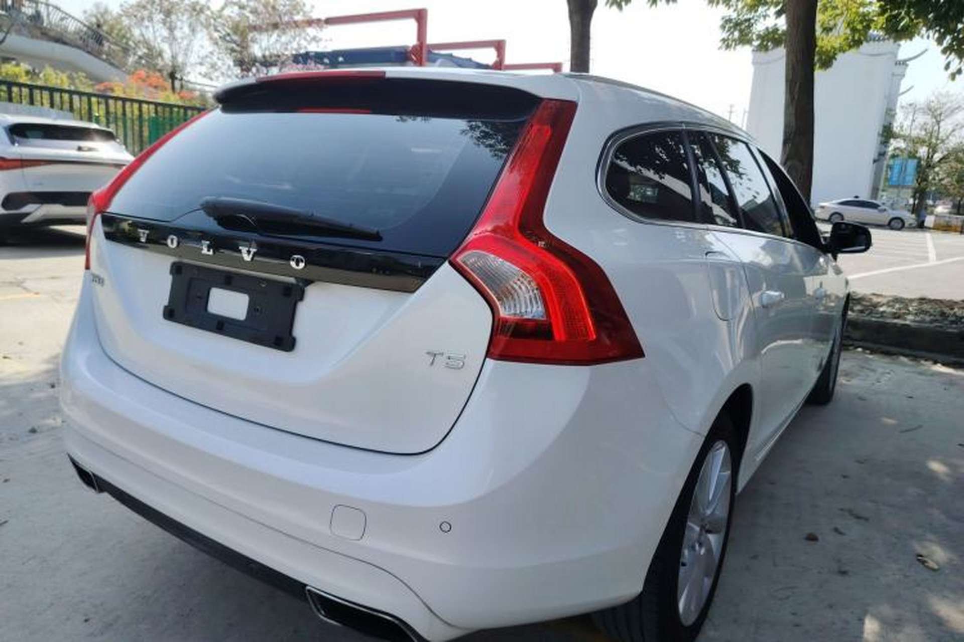 Used Volvo V60 2016 T5 Zhiyi Edition Rear Right 45 Deg