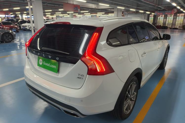 Used Volvo V60 2016 Cross Country T6 AWD Rear Right 45 Deg