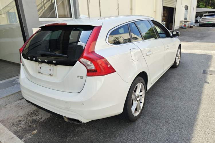 Used Volvo V60 2016 T5 Zhiya Edition Rear Right 45 Deg