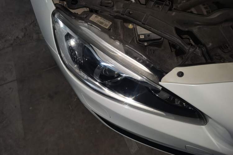 Used Volvo V60 2016 T5 Zhiya Edition Right Front Headlight