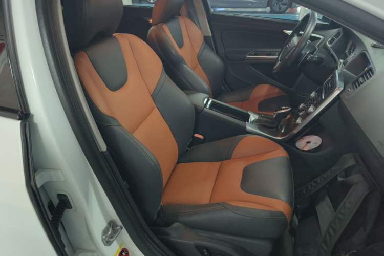 Used Volvo V60 2016 Cross Country T6 AWD Right Front Seat