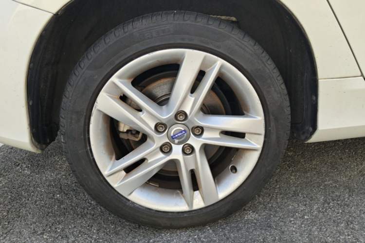 Used Volvo V60 2016 T5 Zhiya Edition Right Rear Wheel Hub