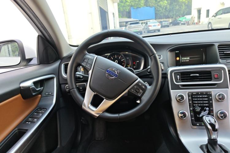 Used Volvo V60 2016 T5 Zhiya Edition Steering Wheel