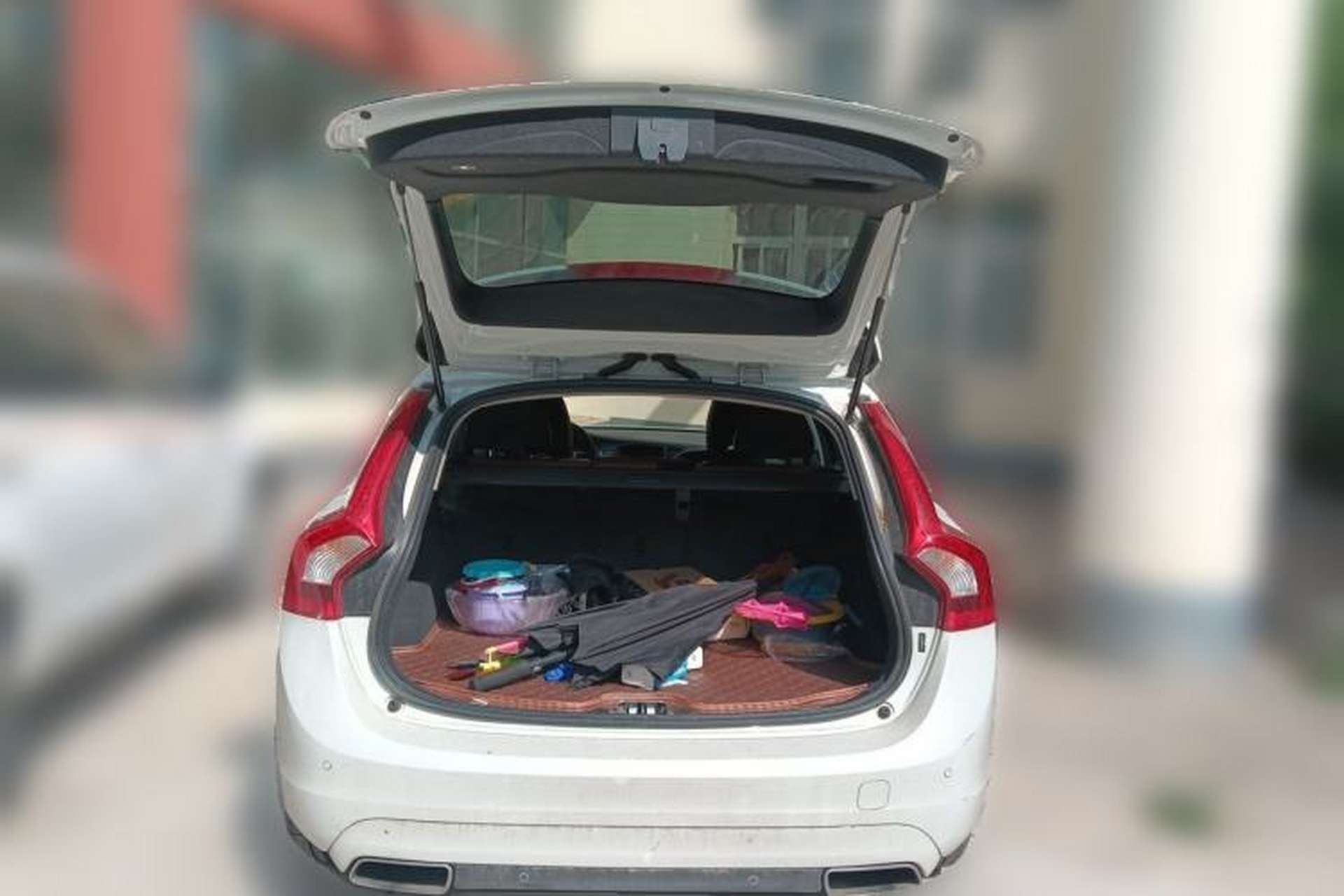 Used Volvo V60 2016 T5 Zhiya Edition Trunk