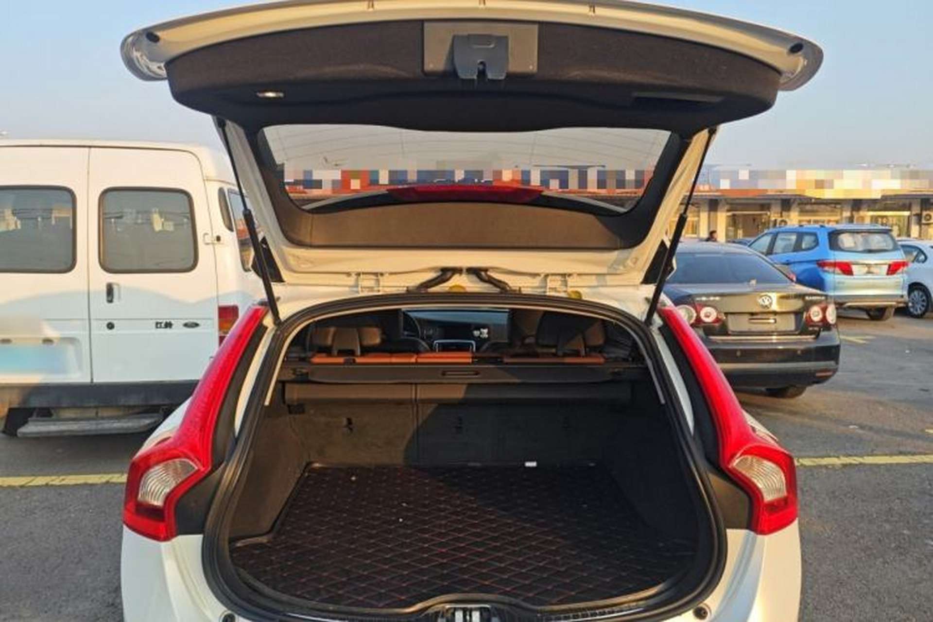 Used Volvo V60 2016 T5 Zhiya Edition Trunk