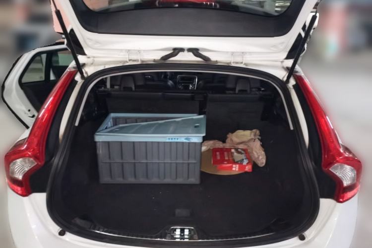 Used Volvo V60 2016 T5 Zhiya Edition Trunk