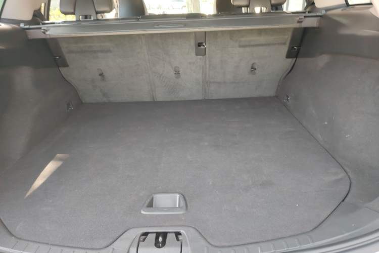Used Volvo V60 2016 T5 Zhiyi Edition Trunk