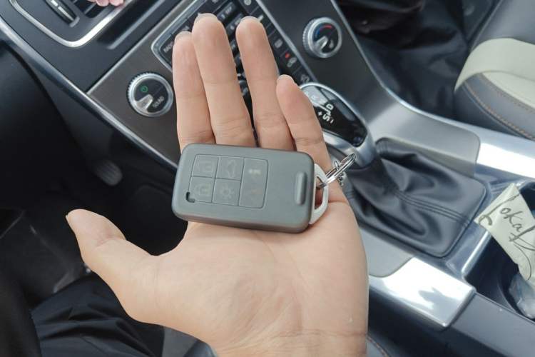Used Volvo V60 2016 Cross Country T6 AWD Vehicle Key
