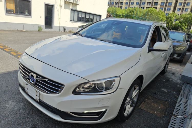 Volvo V60 2016 T5 Zhiya Edition с пробегом Guazi used car, China used car export, Used car for sale, Used cars, Cheapest cars for sale