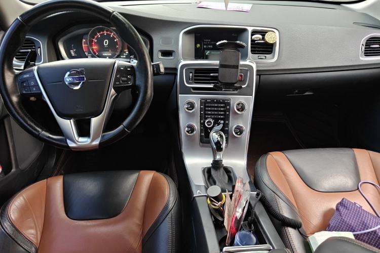 Used Volvo V60 2017 Cross Country T5 AWD China V Standard Center Console