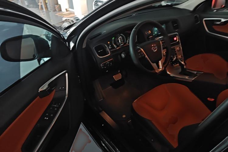 Used Volvo V60 2017 T5 Zhiya Edition China V Standard Driver Seat