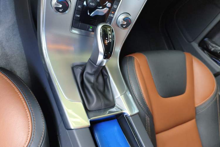Used Volvo V60 2017 Cross Country T5 AWD China V Standard Gear Lever