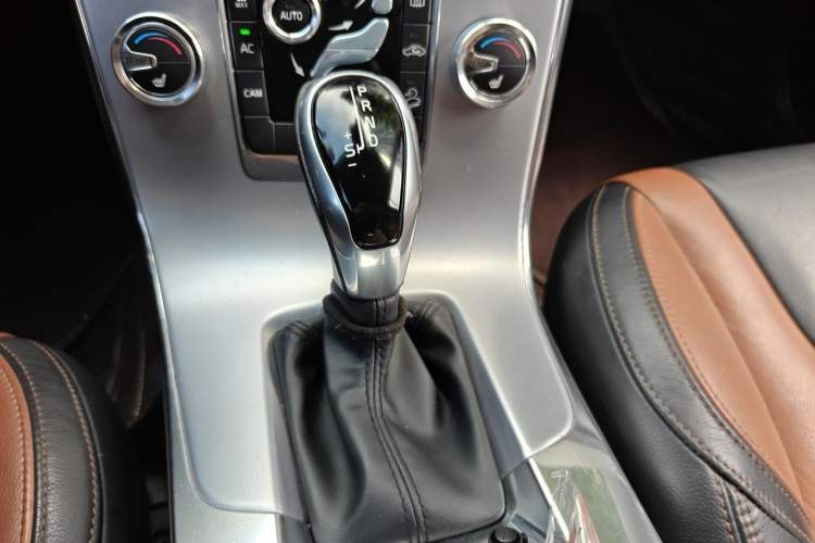 Used Volvo V60 2017 Cross Country T5 AWD China V Standard Gear Lever