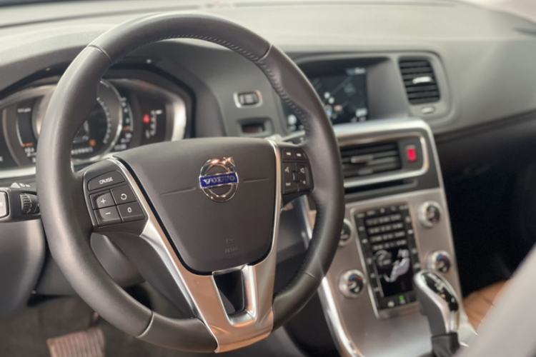 Used Volvo V60 2017 T5 Zhiya Edition China V Standard Interior 1