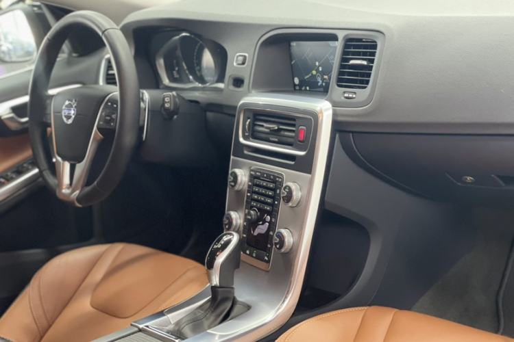 Used Volvo V60 2017 T5 Zhiya Edition China V Standard Interior 2