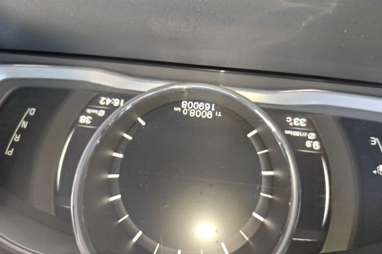 Used Volvo V60 2017 Cross Country T5 AWD China V Standard Odometer Close Up