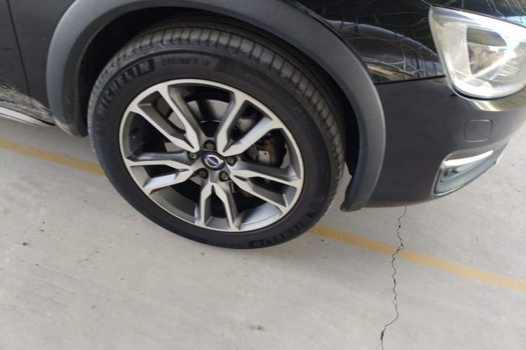 Used Volvo V60 2017 Cross Country T5 AWD China V Standard Right Front Wheel Hub
