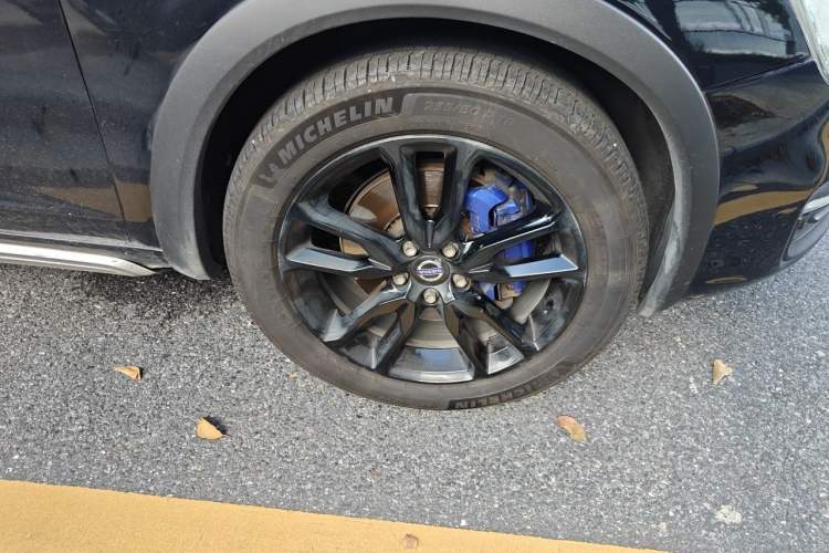 Used Volvo V60 2017 Cross Country T5 AWD China V Standard Right Front Wheel Hub