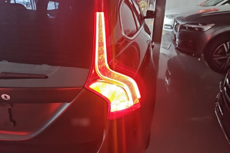 Used Volvo V60 2017 T5 Zhiya Edition China V Standard Right Rear Taillight