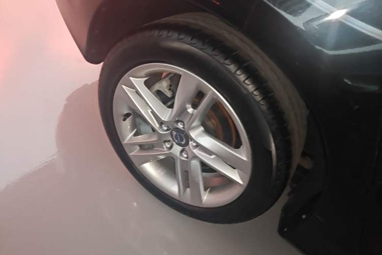 Used Volvo V60 2017 T5 Zhiya Edition China V Standard Right Rear Wheel Hub