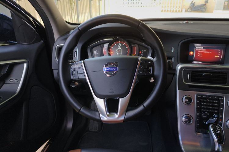Used Volvo V60 2017 Cross Country T5 AWD China V Standard Steering Wheel