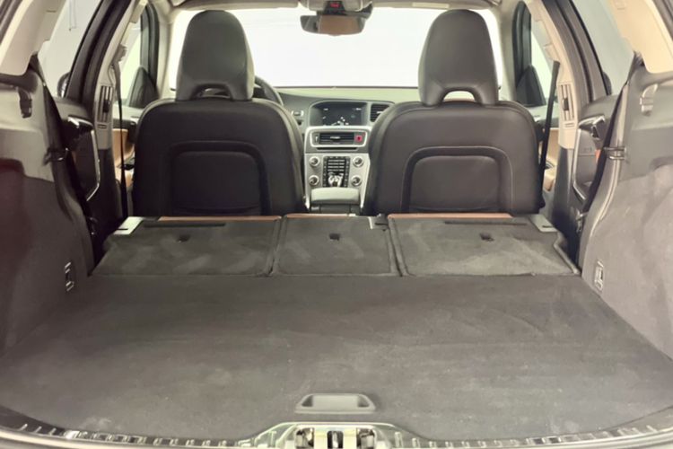 Used Volvo V60 2017 T5 Zhiya Edition China V Standard Trunk