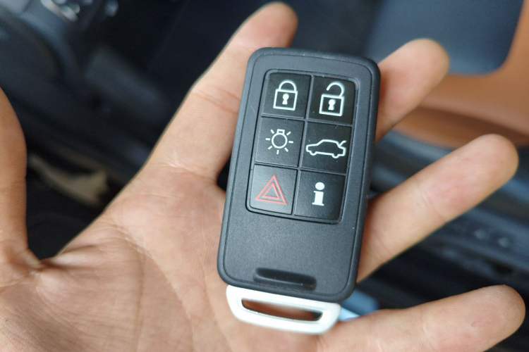 Used Volvo V60 2017 Cross Country T5 AWD China V Standard Vehicle Key
