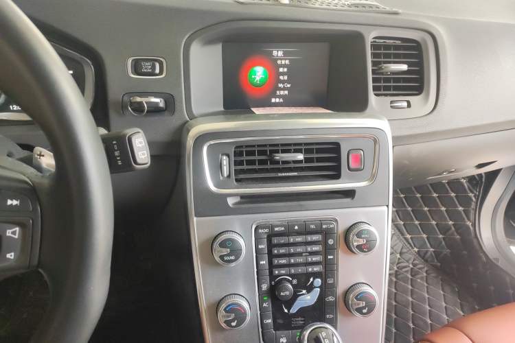 Used Volvo V60 2017 T5 Zhiya Edition China V Standard Audio And AC Panel