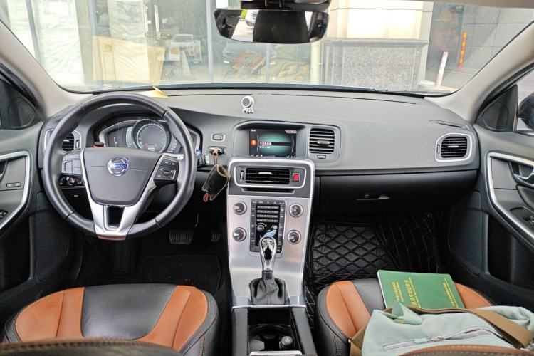 Used Volvo V60 2017 Cross Country T5 AWD China V Standard Center Console