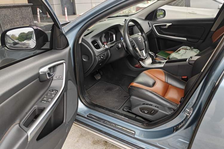 Used Volvo V60 2017 Cross Country T5 AWD China V Standard Driver Seat