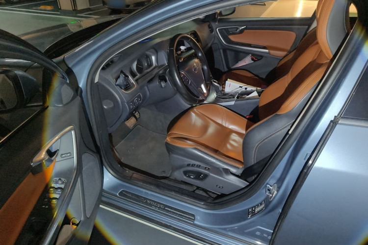 Used Volvo V60 2017 T5 Zhiyi Edition China V Standard Driver Seat