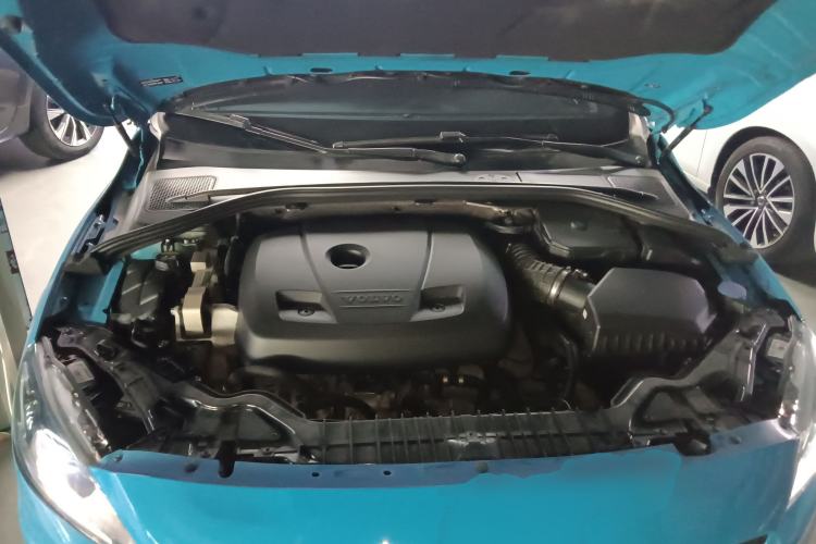 Used Volvo V60 2017 2.0T Polestar Engine Bay